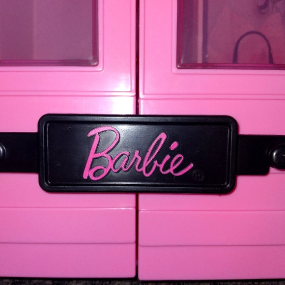 Barbie Closet. - Picture 3 of 11